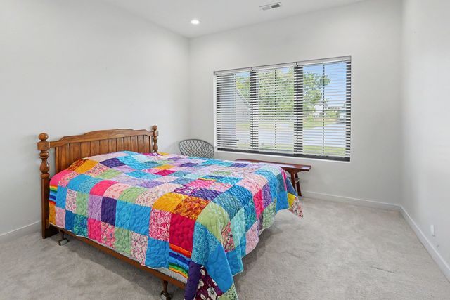 503 Vintage Lane, Pella, IA 50219