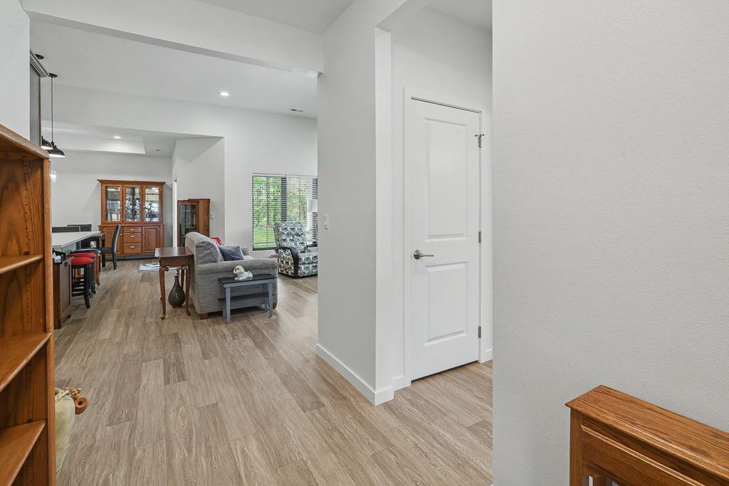 503 Vintage Lane, Pella, IA 50219