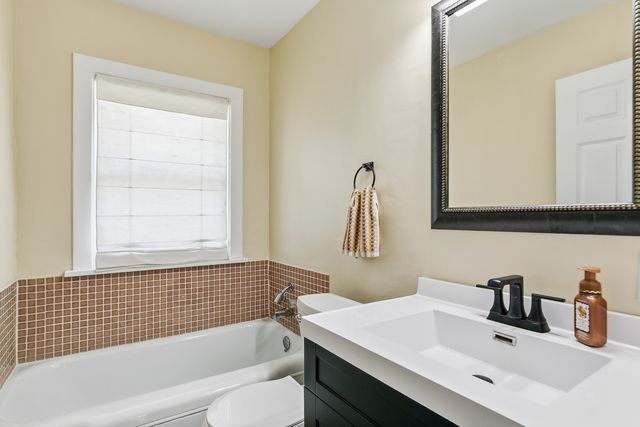 2218 W Lombard Street, Davenport, IA 52806