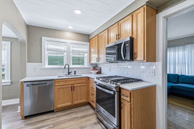 2218 W Lombard Street, Davenport, IA 52806