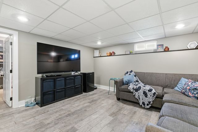 2218 W Lombard Street, Davenport, IA 52806