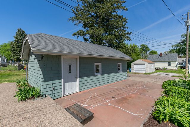 2218 W Lombard Street, Davenport, IA 52806