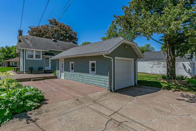 2218 W Lombard Street, Davenport, IA 52806