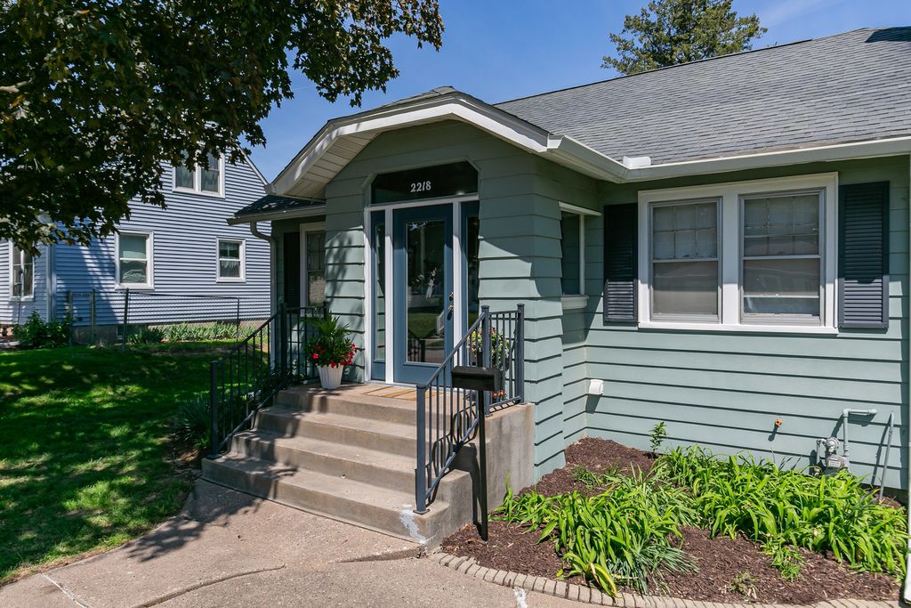 2218 W Lombard Street, Davenport, IA 52806