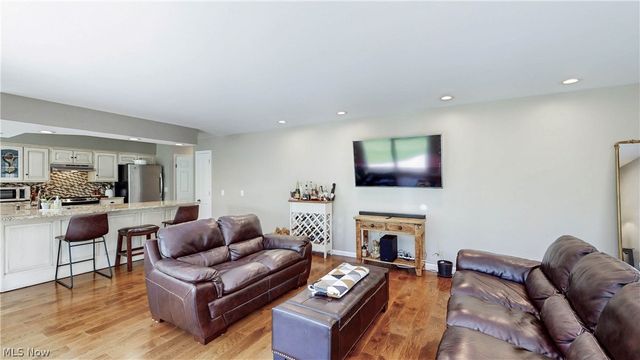 7955 Deerbrook Drive, Novelty, OH 44072