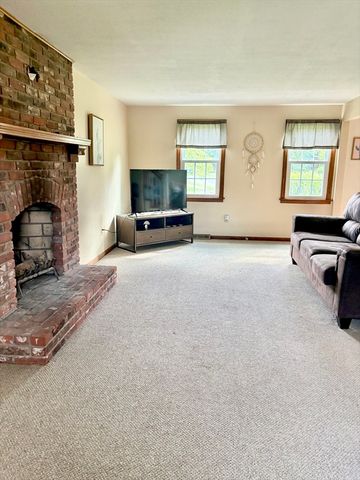 9 Stony Hill Rd, Agawam, MA 01030