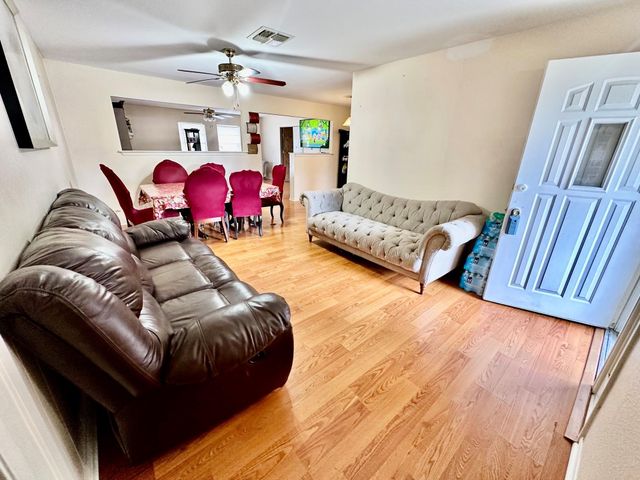 4215 Bayou Vista Drive, Houston, TX 77091