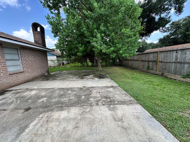 4215 Bayou Vista Drive, Houston, TX 77091