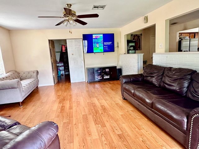 4215 Bayou Vista Drive, Houston, TX 77091