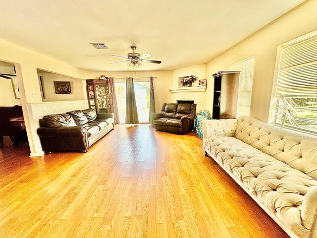 4215 Bayou Vista Drive, Houston, TX 77091