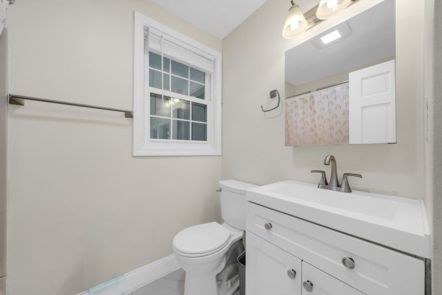 12 Adams St, Lynn, MA 01902
