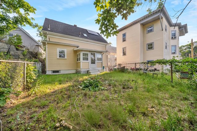 12 Adams St, Lynn, MA 01902
