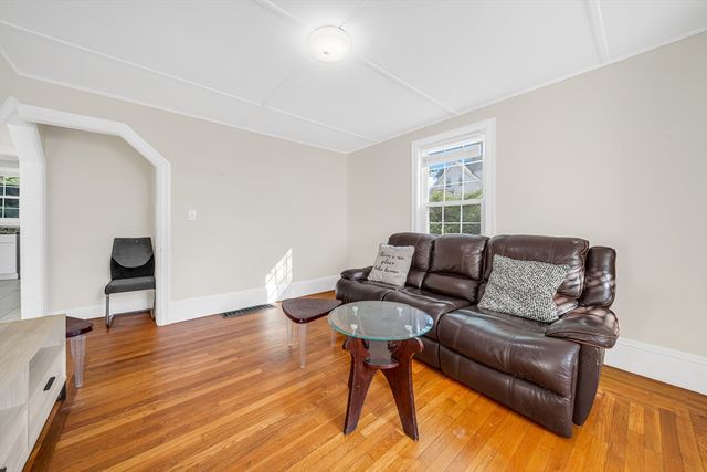 12 Adams St, Lynn, MA 01902