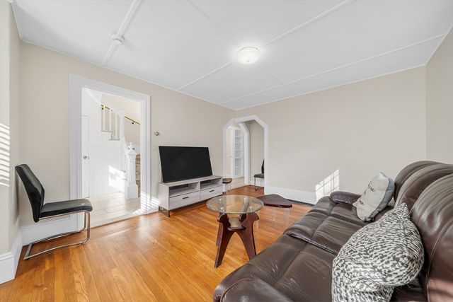 12 Adams St, Lynn, MA 01902