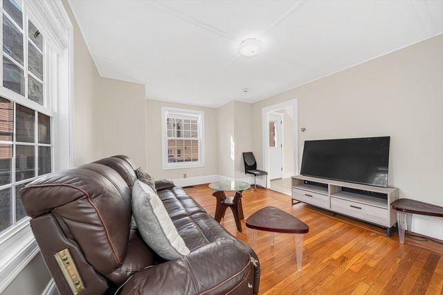 12 Adams St, Lynn, MA 01902