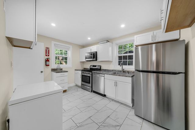 12 Adams St, Lynn, MA 01902
