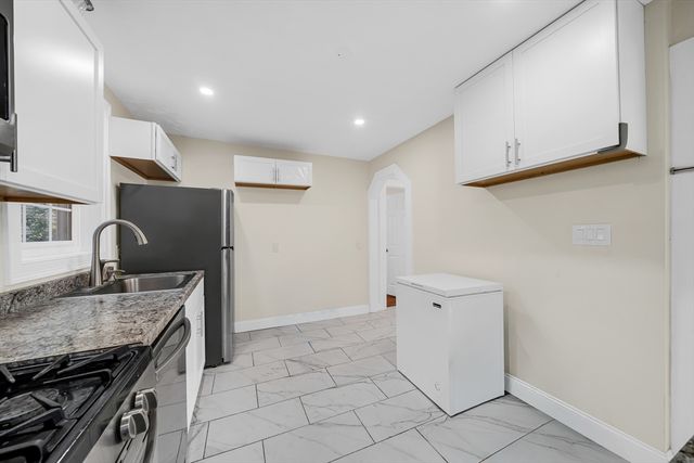 12 Adams St, Lynn, MA 01902
