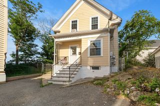 12 Adams St, Lynn, MA 01902