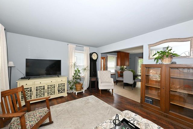 213 McDivitt LANE, Mukwonago, WI 53149