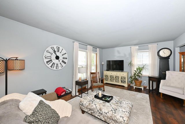 213 McDivitt LANE, Mukwonago, WI 53149
