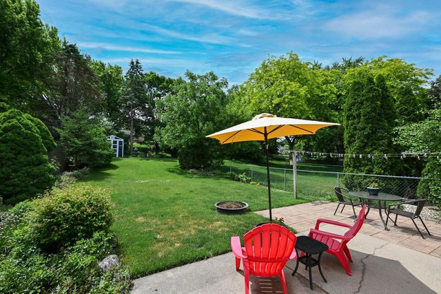 213 McDivitt LANE, Mukwonago, WI 53149