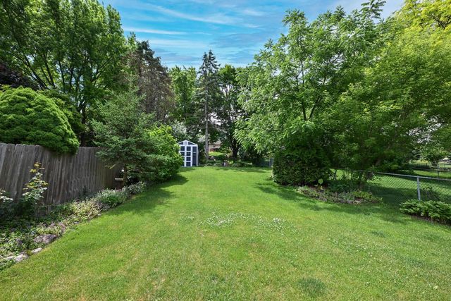 213 McDivitt LANE, Mukwonago, WI 53149