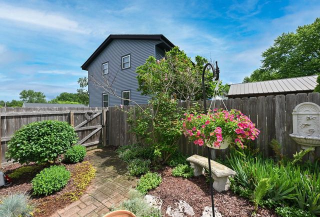 213 McDivitt LANE, Mukwonago, WI 53149