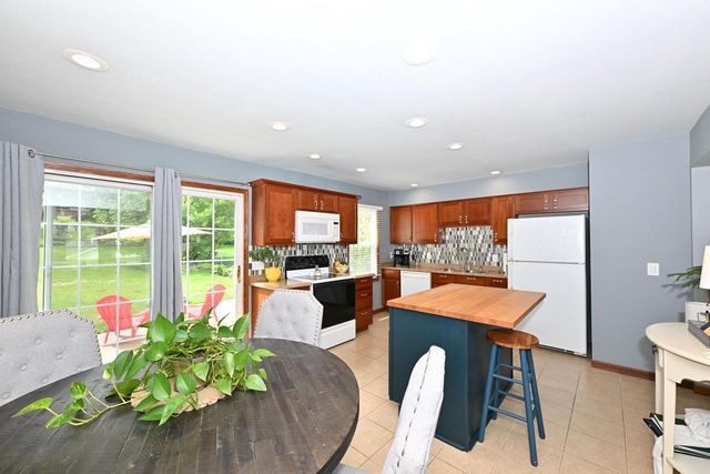 213 McDivitt LANE, Mukwonago, WI 53149