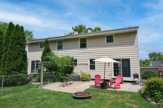213 McDivitt LANE, Mukwonago, WI 53149