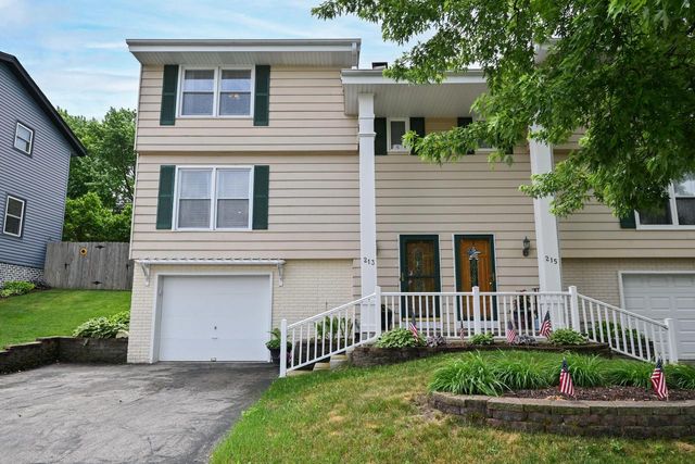 213 McDivitt LANE, Mukwonago, WI 53149