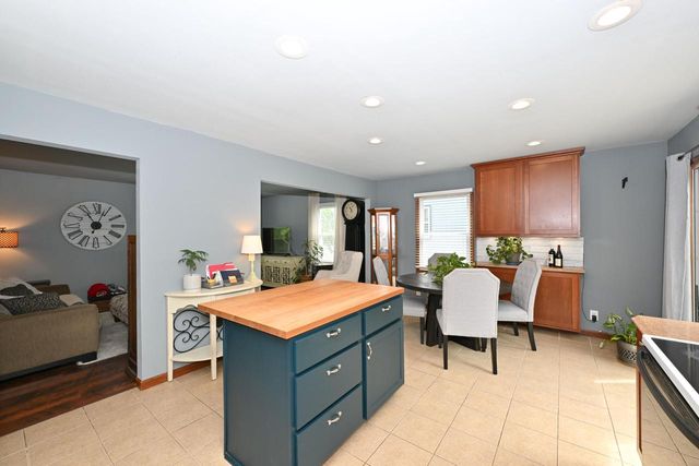 213 McDivitt LANE, Mukwonago, WI 53149