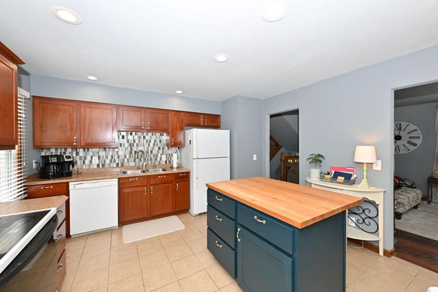 213 McDivitt LANE, Mukwonago, WI 53149