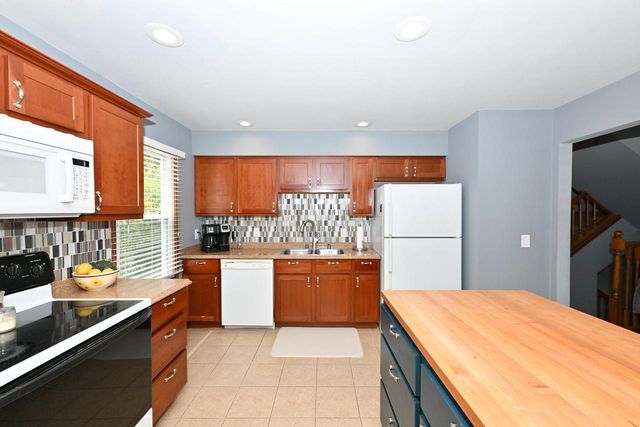 213 McDivitt LANE, Mukwonago, WI 53149