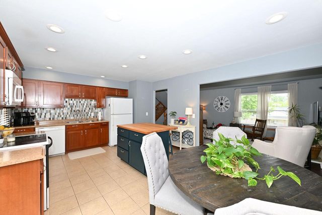 213 McDivitt LANE, Mukwonago, WI 53149