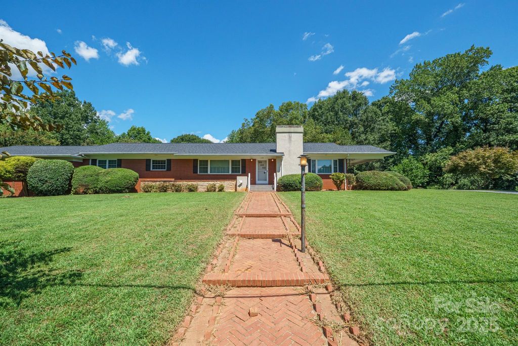 152 31st Avenue NW, Hickory, NC 28601