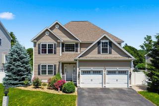 6 School House Road, Londonderry, NH 03053