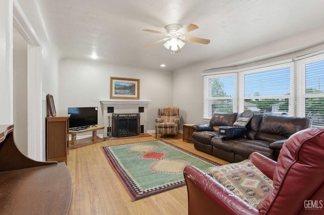 220 Jeffrey Street, Bakersfield, CA 93305