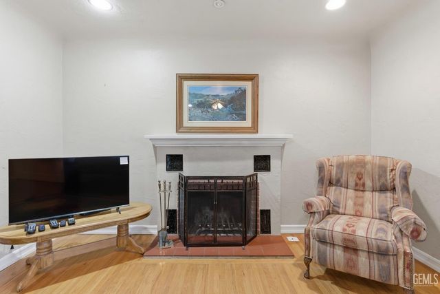 220 Jeffrey Street, Bakersfield, CA 93305