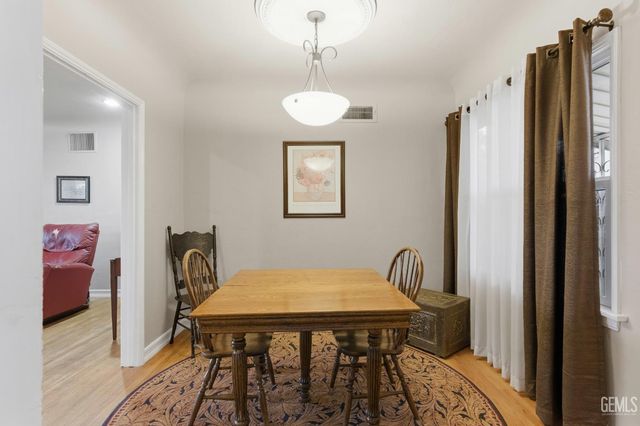 220 Jeffrey Street, Bakersfield, CA 93305