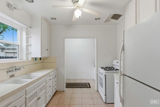 220 Jeffrey Street, Bakersfield, CA 93305