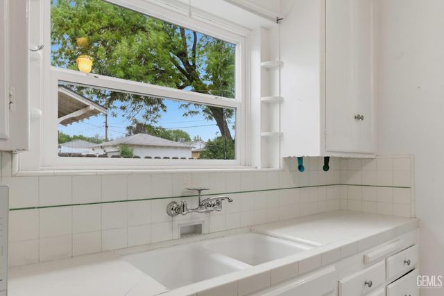 220 Jeffrey Street, Bakersfield, CA 93305