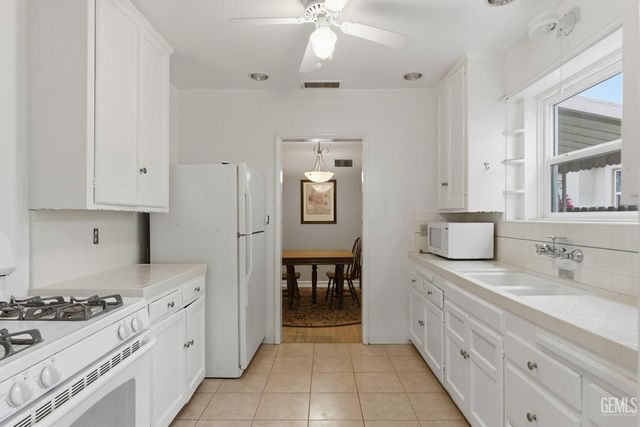 220 Jeffrey Street, Bakersfield, CA 93305