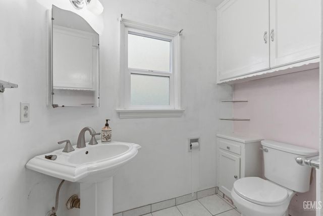 220 Jeffrey Street, Bakersfield, CA 93305