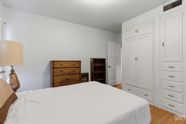 220 Jeffrey Street, Bakersfield, CA 93305