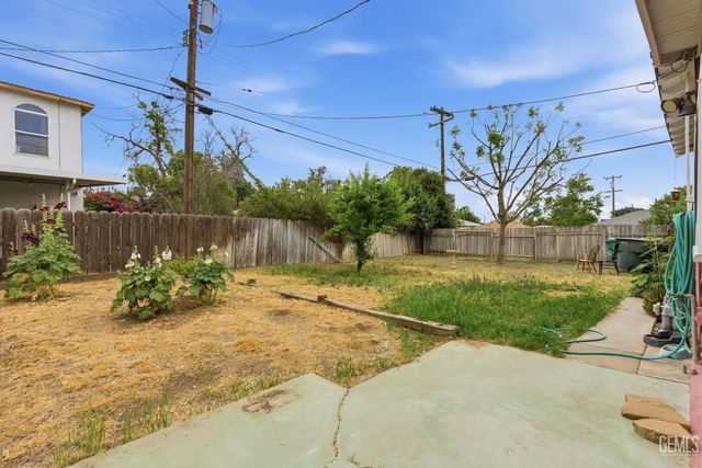 220 Jeffrey Street, Bakersfield, CA 93305