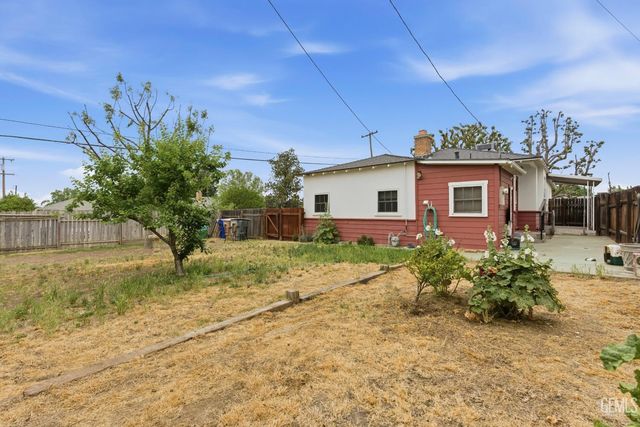 220 Jeffrey Street, Bakersfield, CA 93305