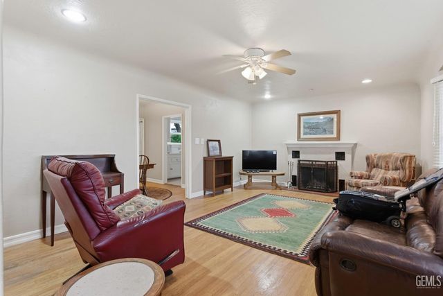 220 Jeffrey Street, Bakersfield, CA 93305