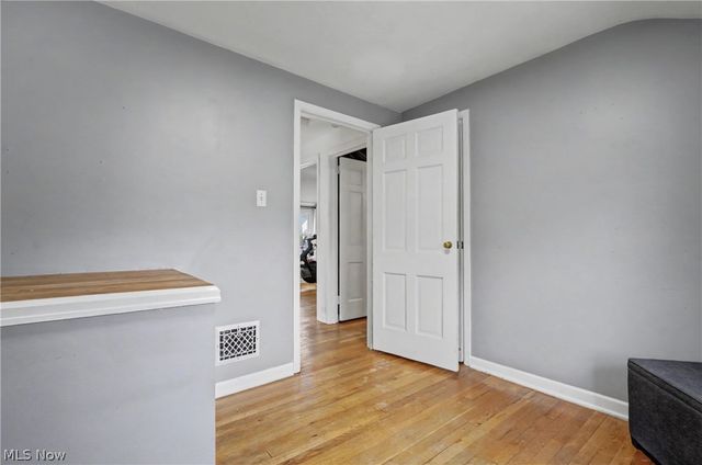 2707 Overbrook Road, Cuyahoga Falls, OH 44221