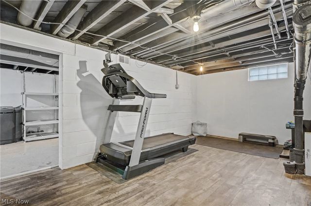 2707 Overbrook Road, Cuyahoga Falls, OH 44221