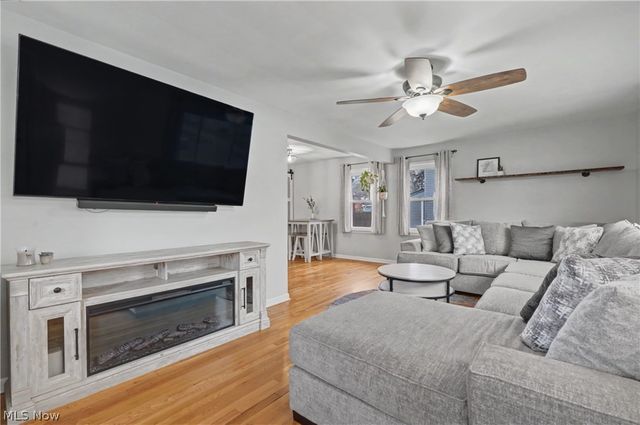 2707 Overbrook Road, Cuyahoga Falls, OH 44221